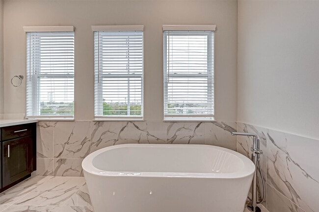 Building Photo - 2234 Lou Ellen Ln