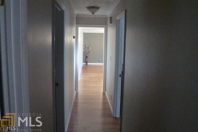 Building Photo - 2995 Riviera Dr