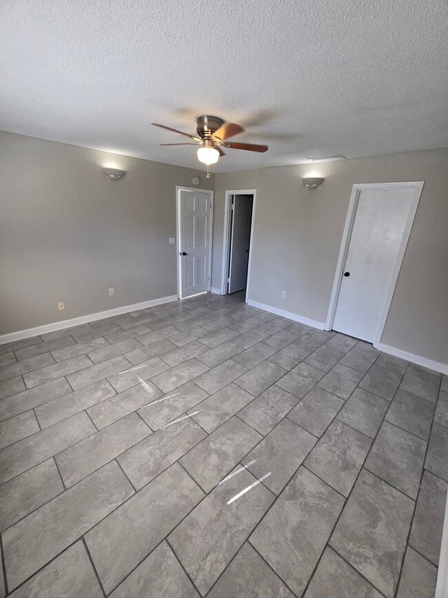 Building Photo - 2217 Villano Ave