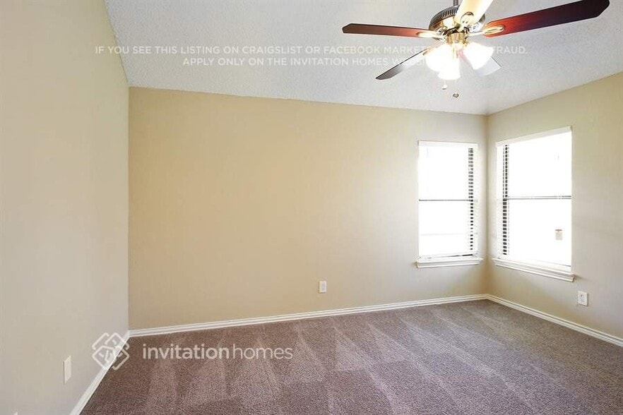 Building Photo - 4800 Hollow Tree Dr