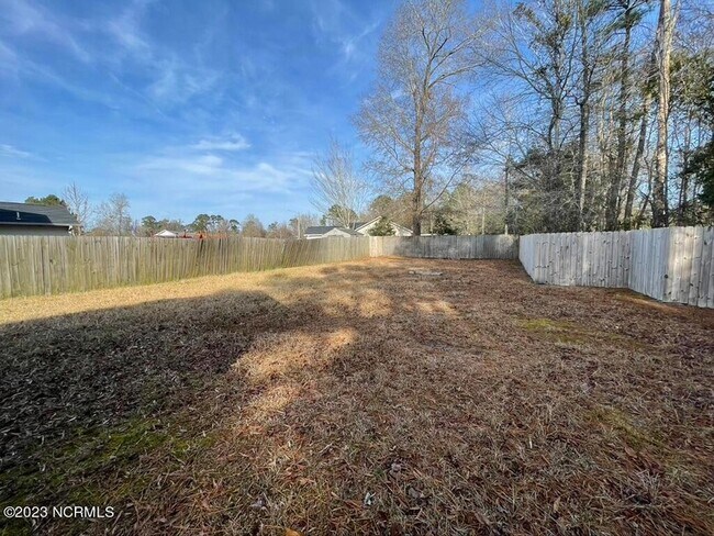 Building Photo - 104 Sweet Bay Dr