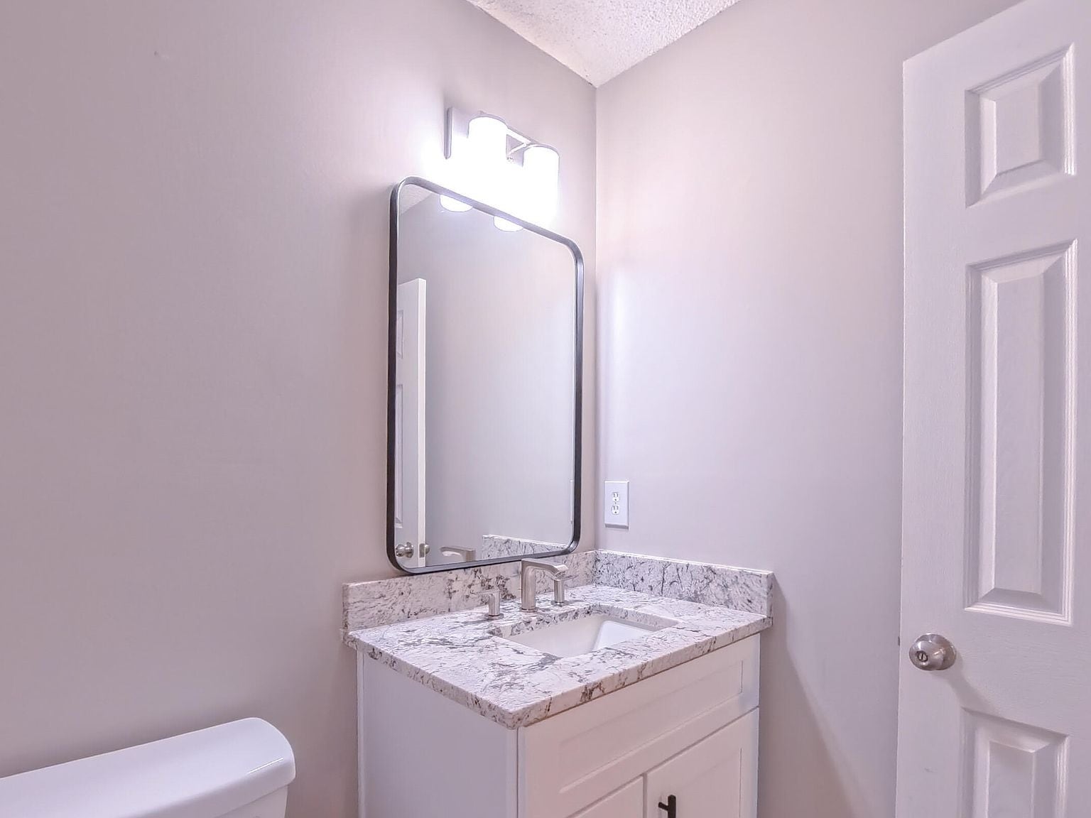 Building Photo - 4928 Silverdene St