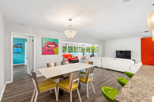 Building Photo - Single Family home on quiet street steps from the Intracoastal and Dining