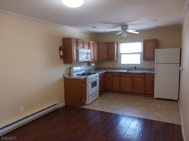 Building Photo - 571 Bloomfield Ave