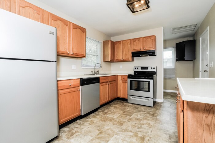 Building Photo - 12085 Spalding Dr