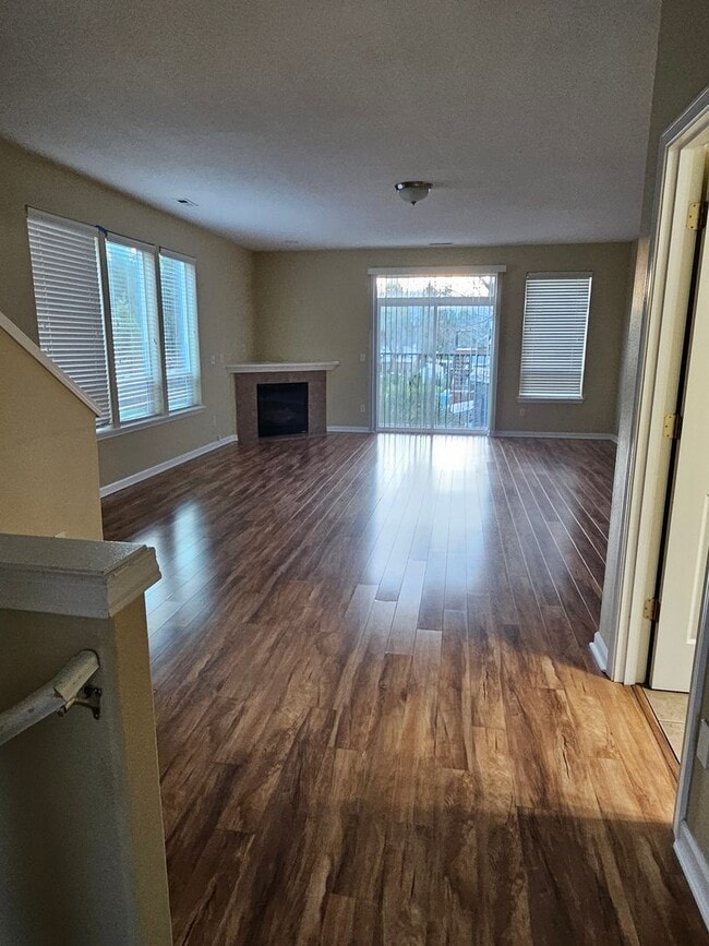 Building Photo - T2834