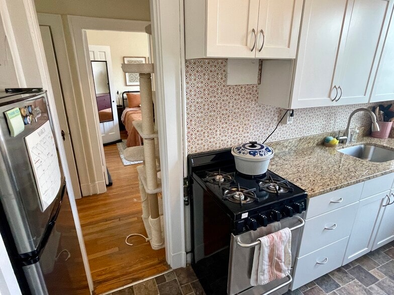 Building Photo - 17 Gray St