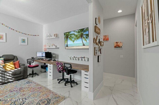 Building Photo - 367 Yorkshire Dr