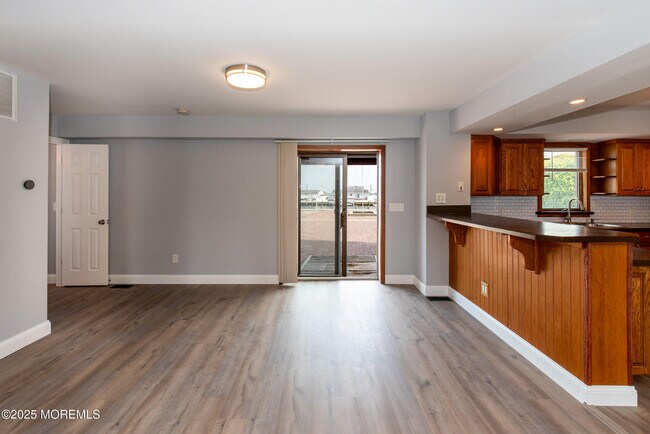 Building Photo - 813 Cable Dr
