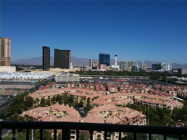 Building Photo - 220 E Flamingo Rd