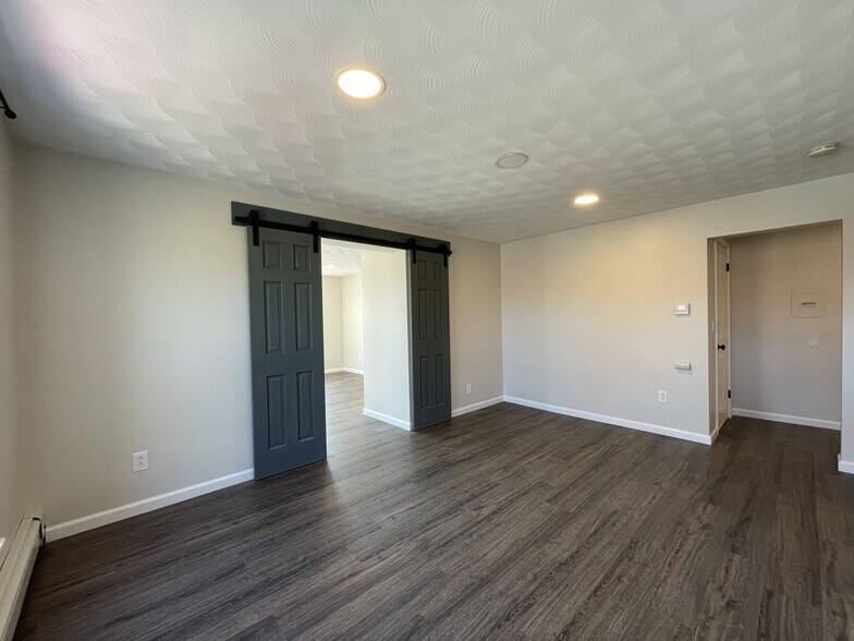 Building Photo - 4359 Lake Ave