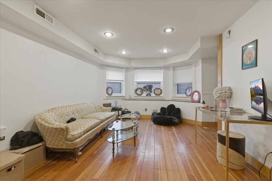 Building Photo - 2711 N Lawndale Ave