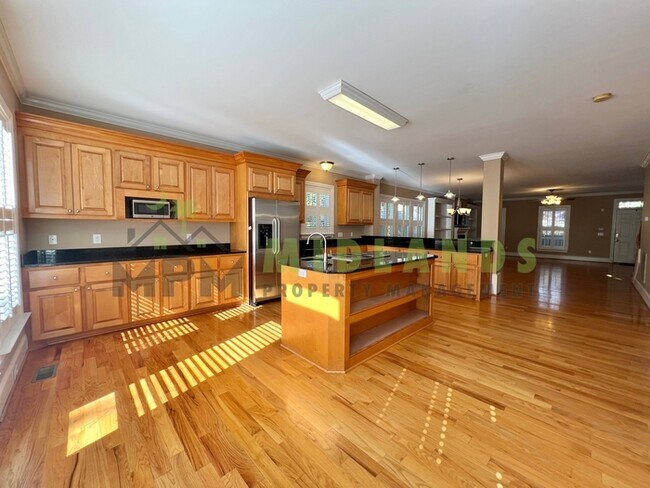 Building Photo - 3008 Bratton St