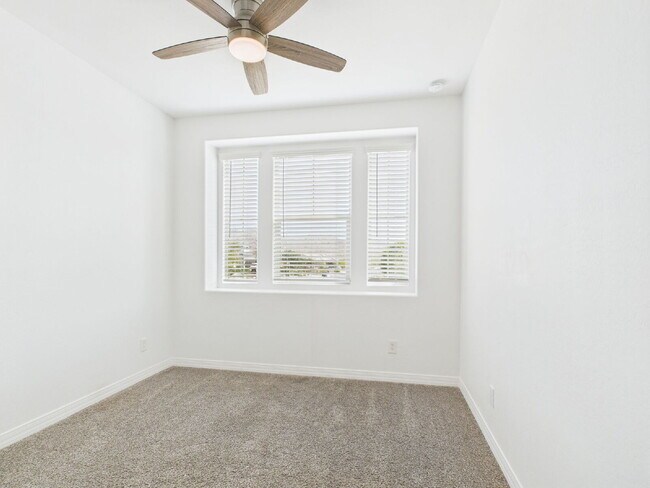 Building Photo - Resort Style Living in Estrella Mountain Ranch