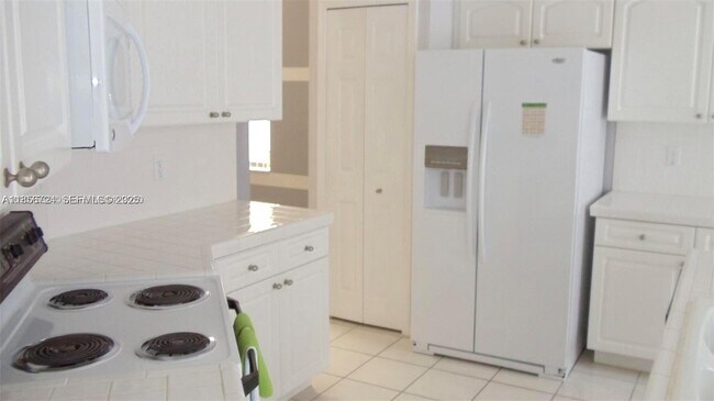 Building Photo - 575 SE 29th Dr