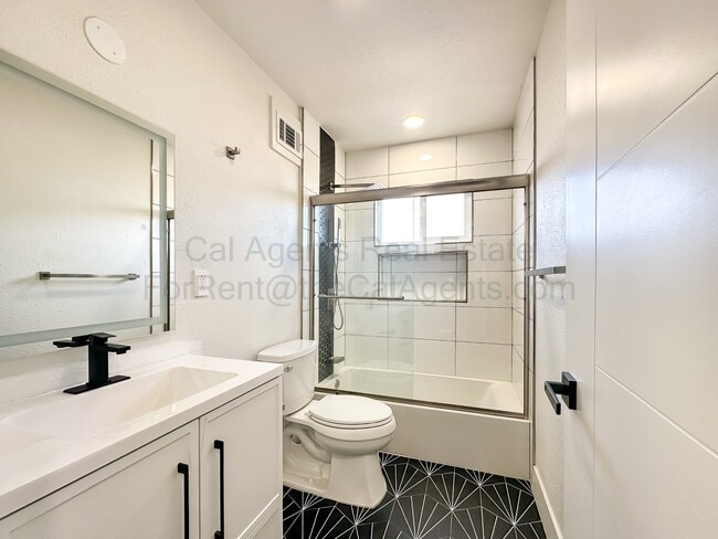 Building Photo - 16624 Selby Dr