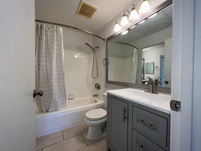 Building Photo - 480 Kenolio Rd