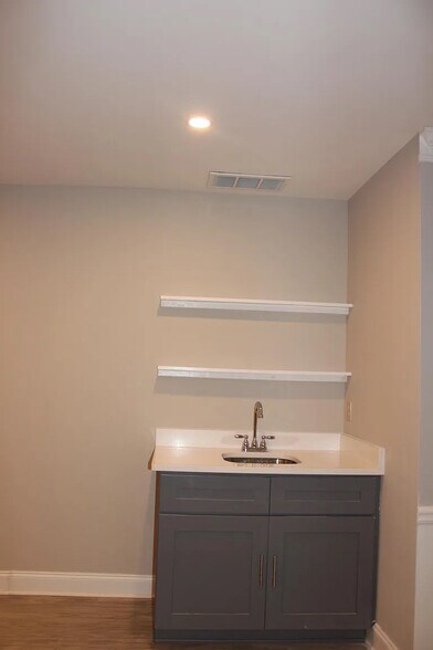 Building Photo - Room in Townhome on Oaks Pkwy SE