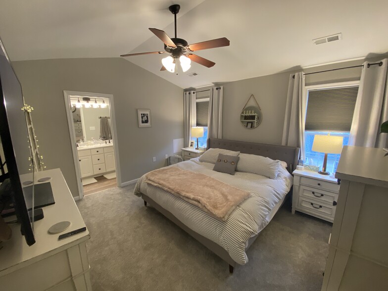 Building Photo - 110 Aaron Pl