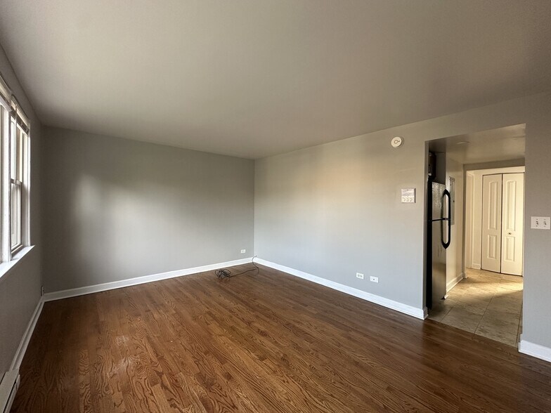 Building Photo - 7626.5 N Milwaukee Ave