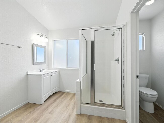 Building Photo - 44131 Sunmist Ct