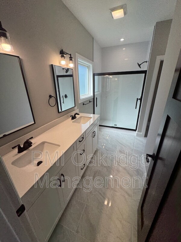 Building Photo - 963 Winter Ridge Dr