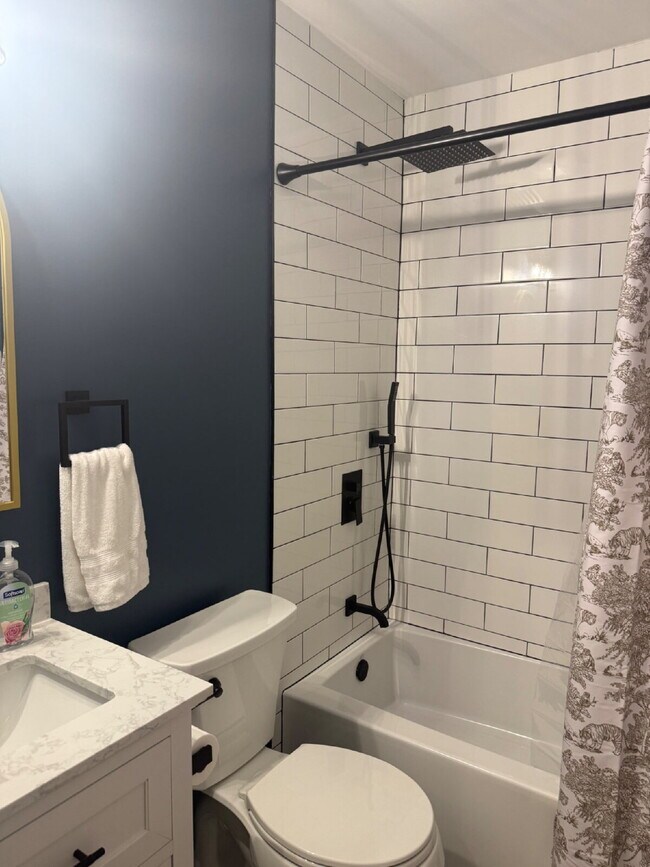 Building Photo - Furnished Home in Madison Heights available through October 31, 2026.
