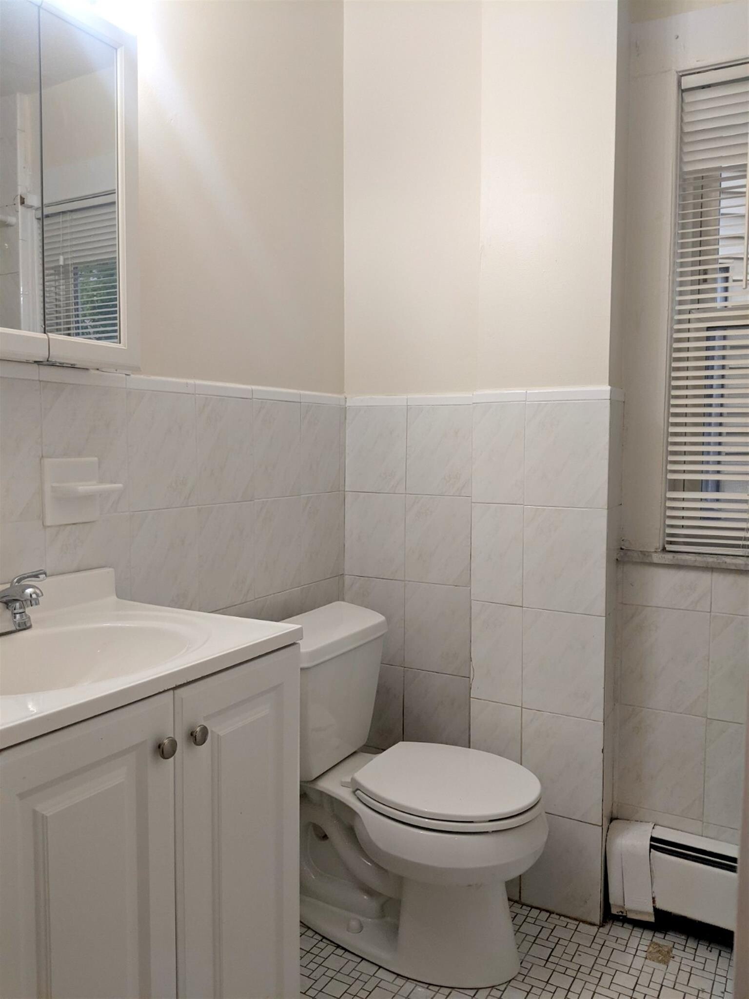 Building Photo - 83 Yorktown St