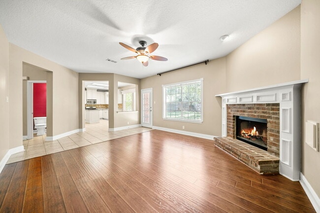Building Photo - Spacious 4-Bed Home with Island Kitchen, Fireplace & Fenced Yard in San Antonio – 2,143 Sq Ft
