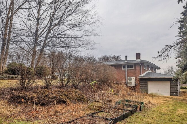 Building Photo - Updated 3BR Home with Central Air & Finished Walk-Out Basement - Sewickley, PA