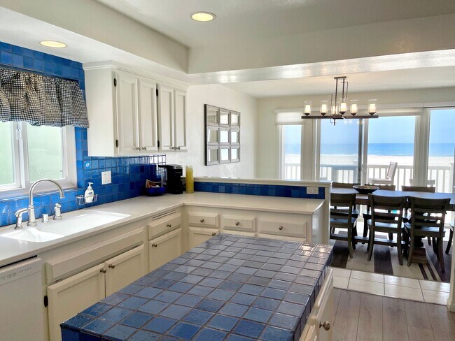 Building Photo - 4025 Ocean Dr