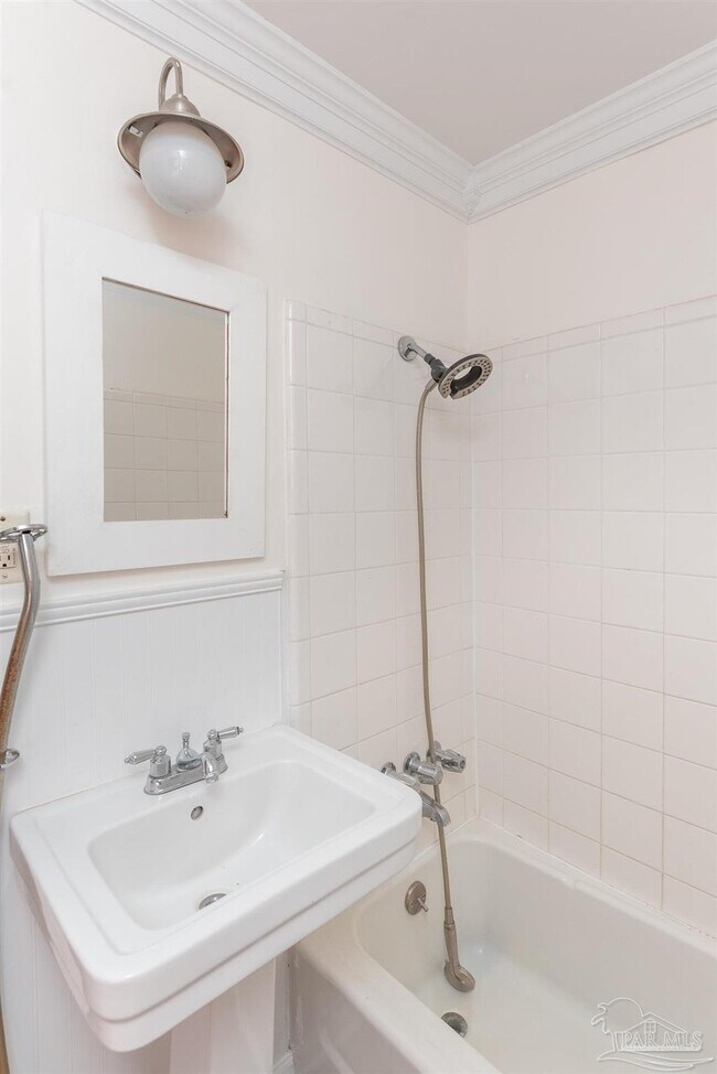 Building Photo - 802 Rue Max St