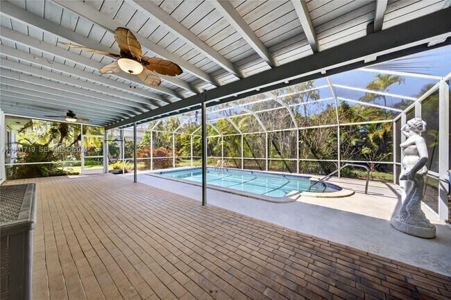 Building Photo - 10142 SW 79th Ave