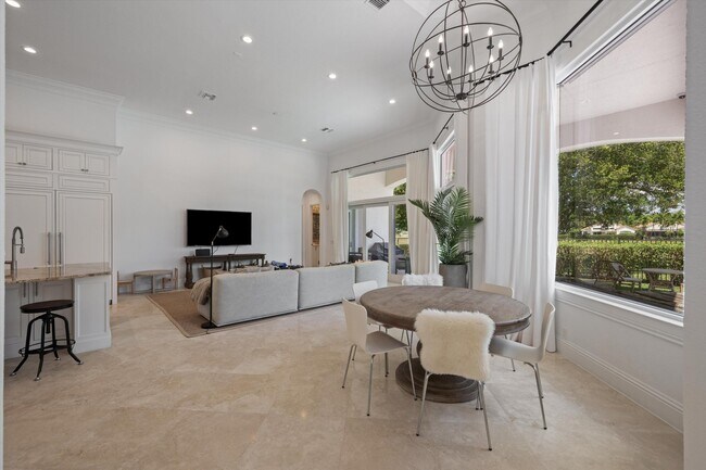 Building Photo - 12820 Mizner Way