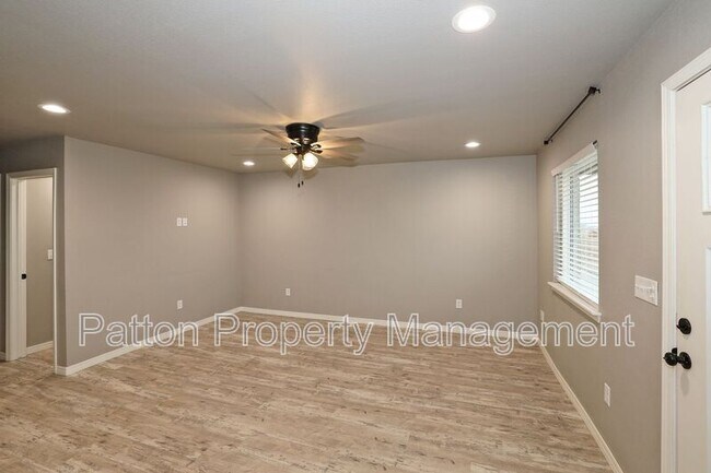 Building Photo - 14411 Periwinkle Dr