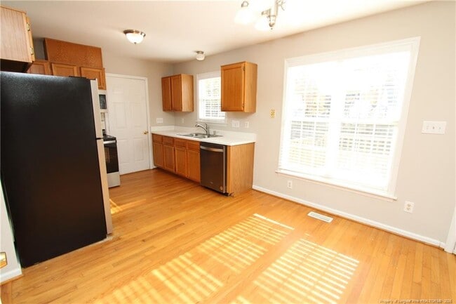 Building Photo - 101 Lake Meadow Dr