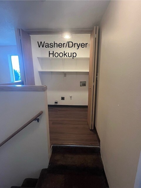 Washer & Dryer Hookup (Upstairs) - 3606 White Oak Ct NE