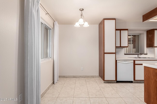 Building Photo - 1122 E Marny Rd