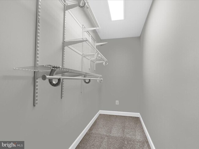 Building Photo - 7896 Pavilion Dr