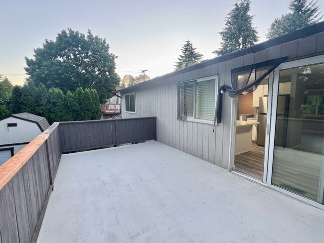Building Photo - 916 207th Pl SE