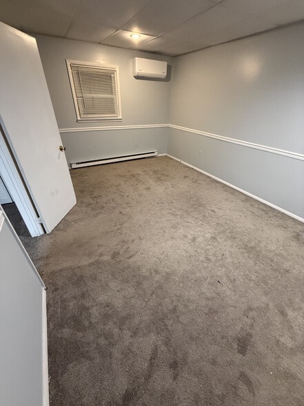 2nd Flr Bedroom - 368B Summerhill Rd