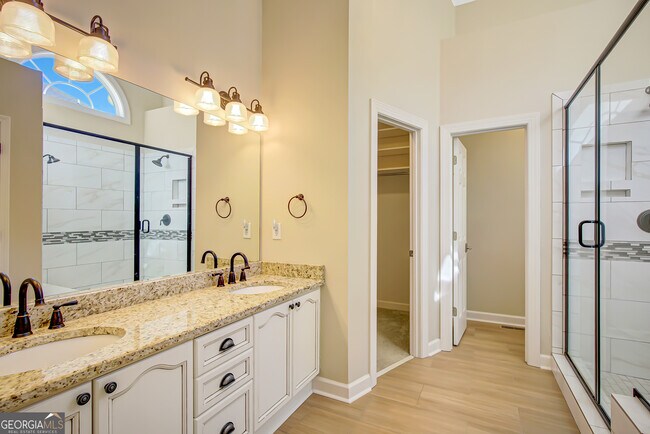 Building Photo - 112 Cottage Grove