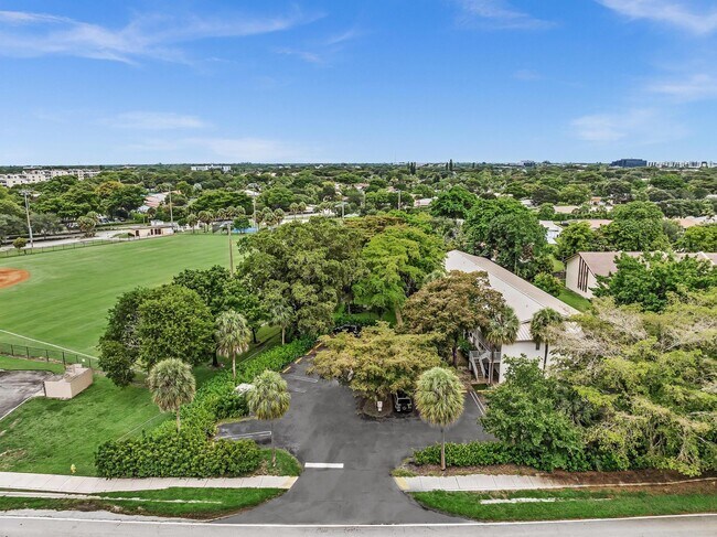 Building Photo - 2510 Riverside Dr