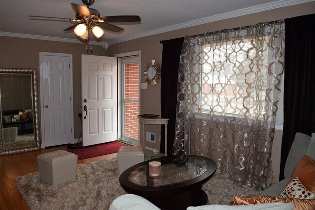 Building Photo - All brick rancher close to White Oak Mall and Richmond International Airport