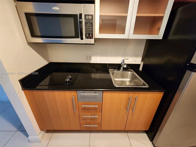 Building Photo - 1750 N Bayshore Dr