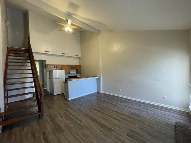 Building Photo - Affordable 2/1 Off Ocala