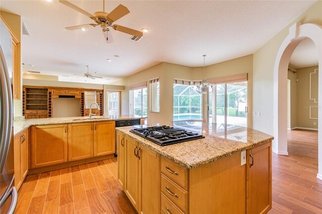 Building Photo - 10559 Greencrest Dr