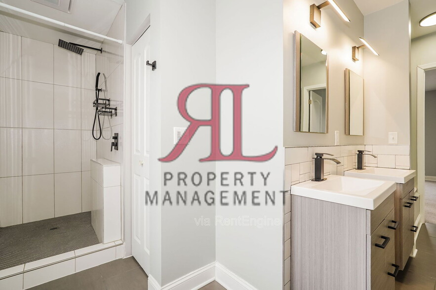 Building Photo - 858 S Ohio Ave