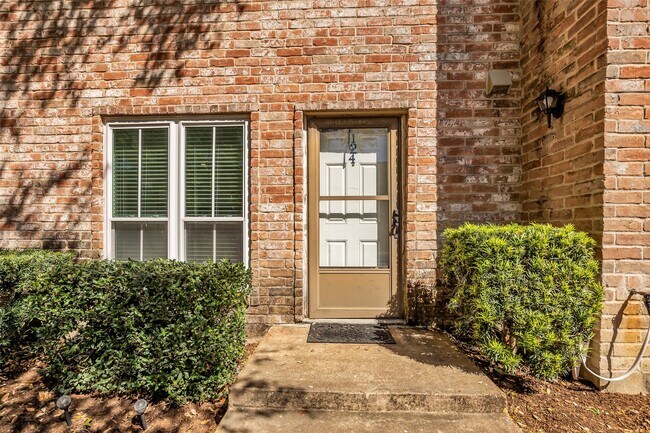 Building Photo - 14715 Barryknoll Ln