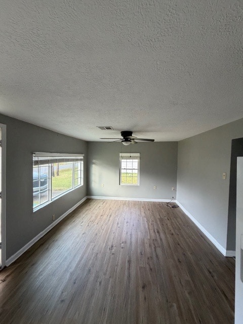 Building Photo - 570 Dewey Rd